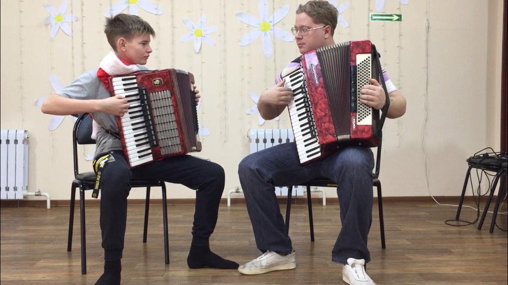 В клубе с. Линевичи новое увлечение – АККОРДЕОН