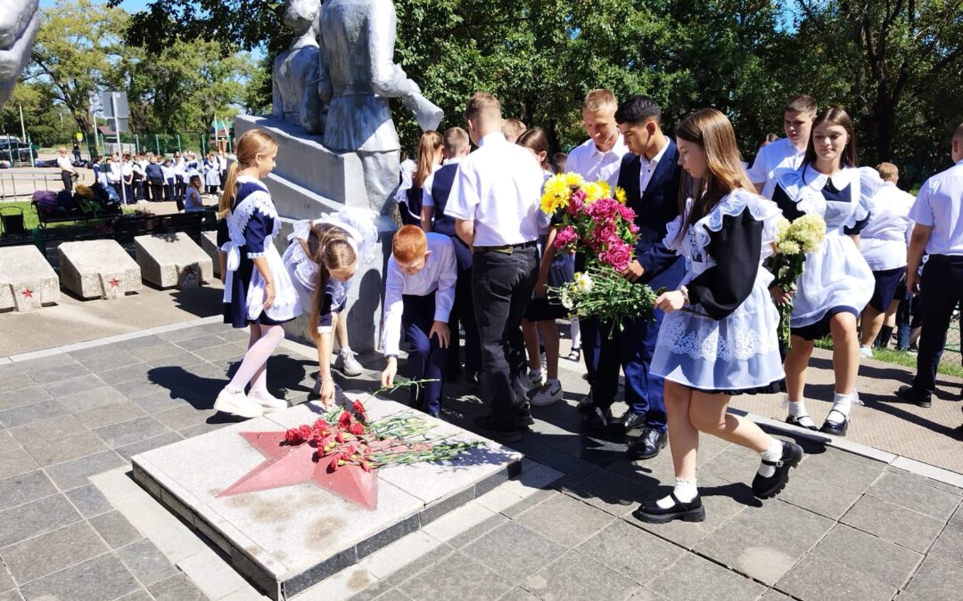 Мужеству, стойкости, доблести, отваге советского солдата…