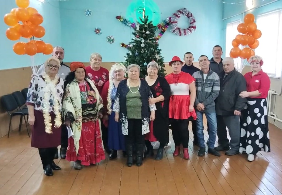 Новый год снова стучится в дверь