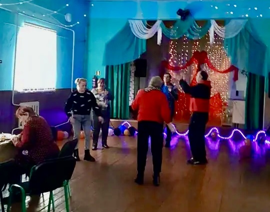 Улыбка украшает человека