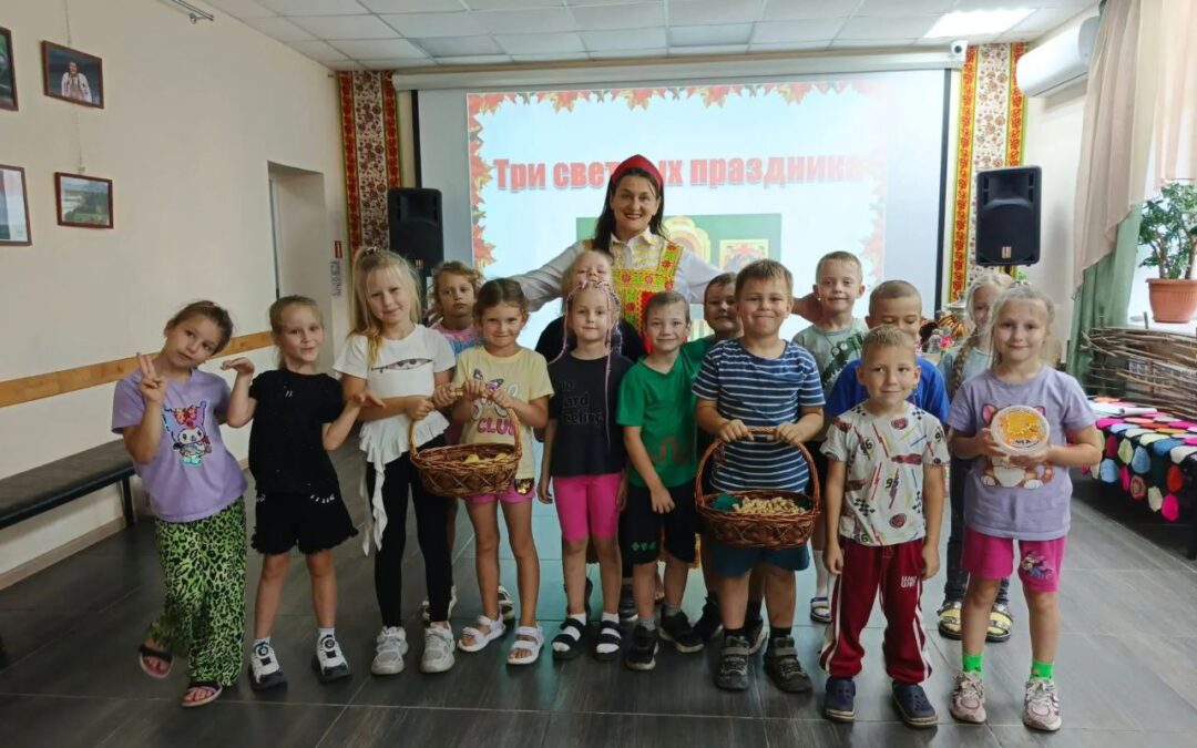 В клубе «Черняховский» прошла развлекательно-познавательная программа для самых маленьких «Три Спаса Спасителя»